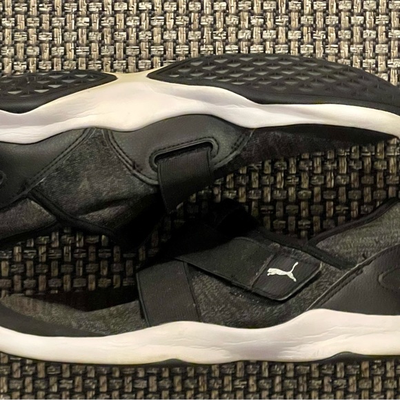 Puma Women's Sneaker, Black Silver Size 7.5 They have a hook & loop closure - Picture 7 of 10